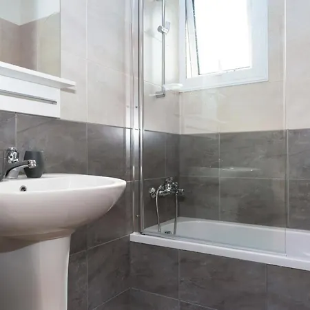 Olivia By Interhome * Paralimni