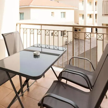 Olivia By Interhome Paralimni